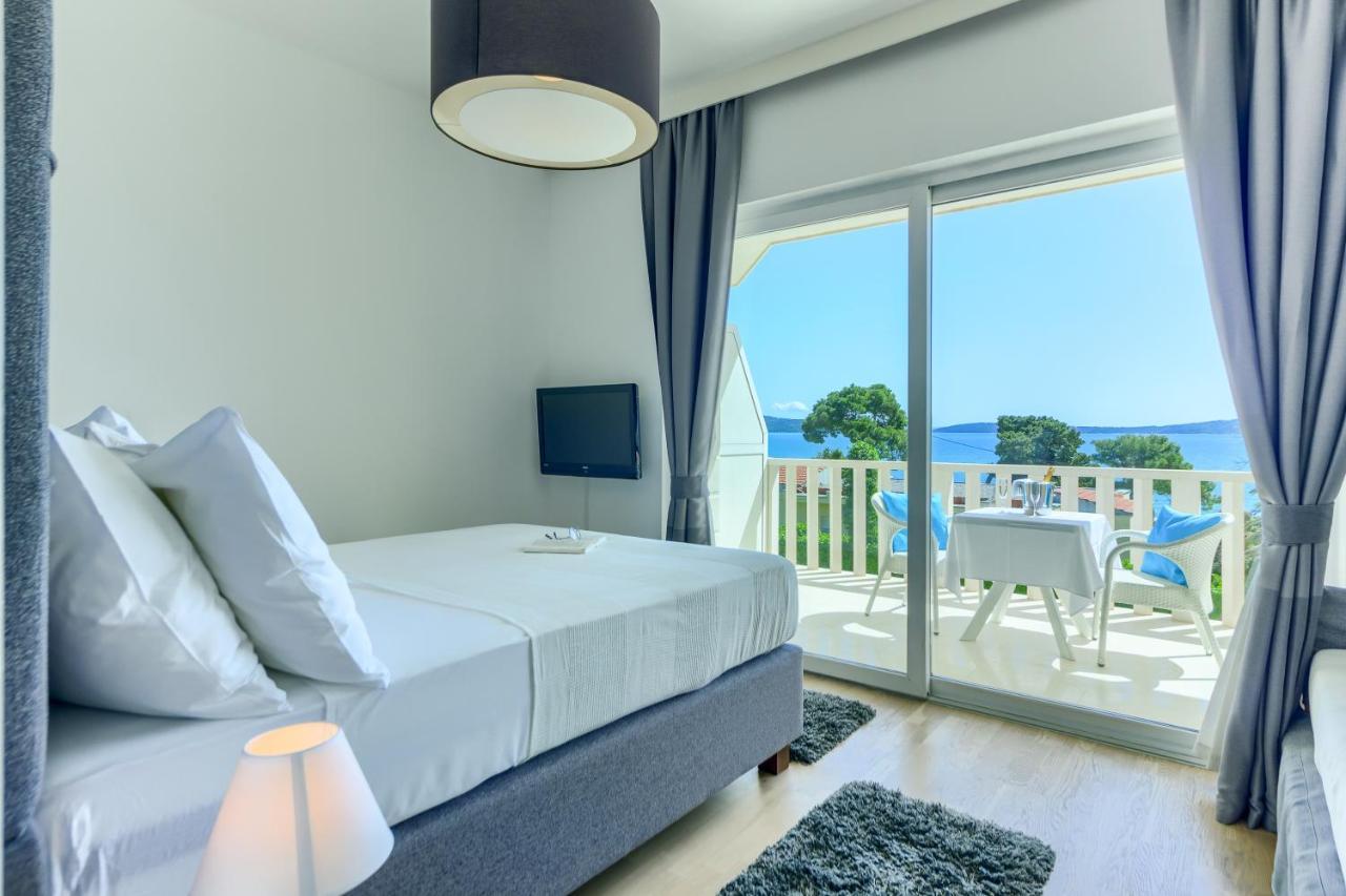 Hotel Riva Kastela With Swimming Pool المظهر الخارجي الصورة