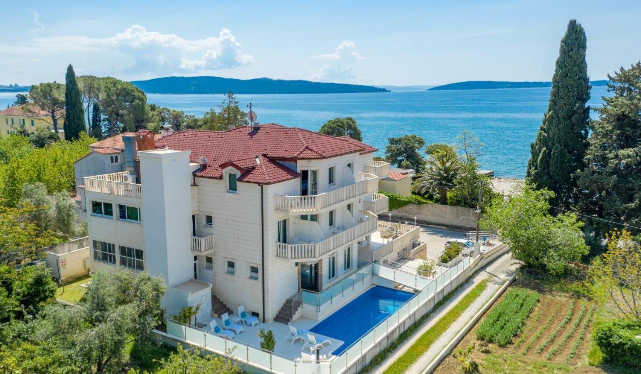 Hotel Riva Kastela With Swimming Pool المظهر الخارجي الصورة