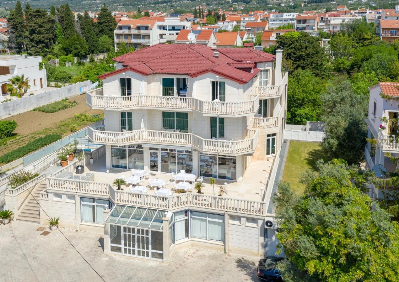 Hotel Riva Kastela With Swimming Pool المظهر الخارجي الصورة
