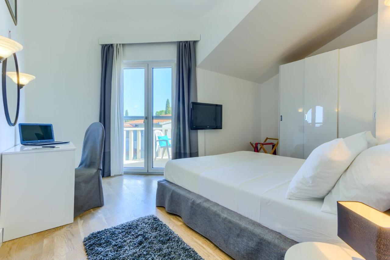 Hotel Riva Kastela With Swimming Pool المظهر الخارجي الصورة