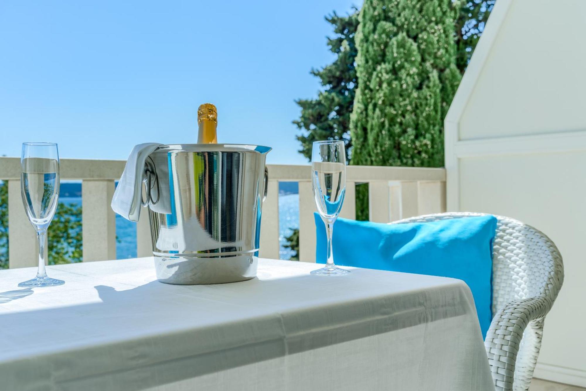 Hotel Riva Kastela With Swimming Pool الغرفة الصورة
