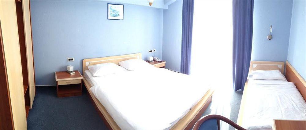 Hotel Riva Kastela With Swimming Pool المظهر الخارجي الصورة