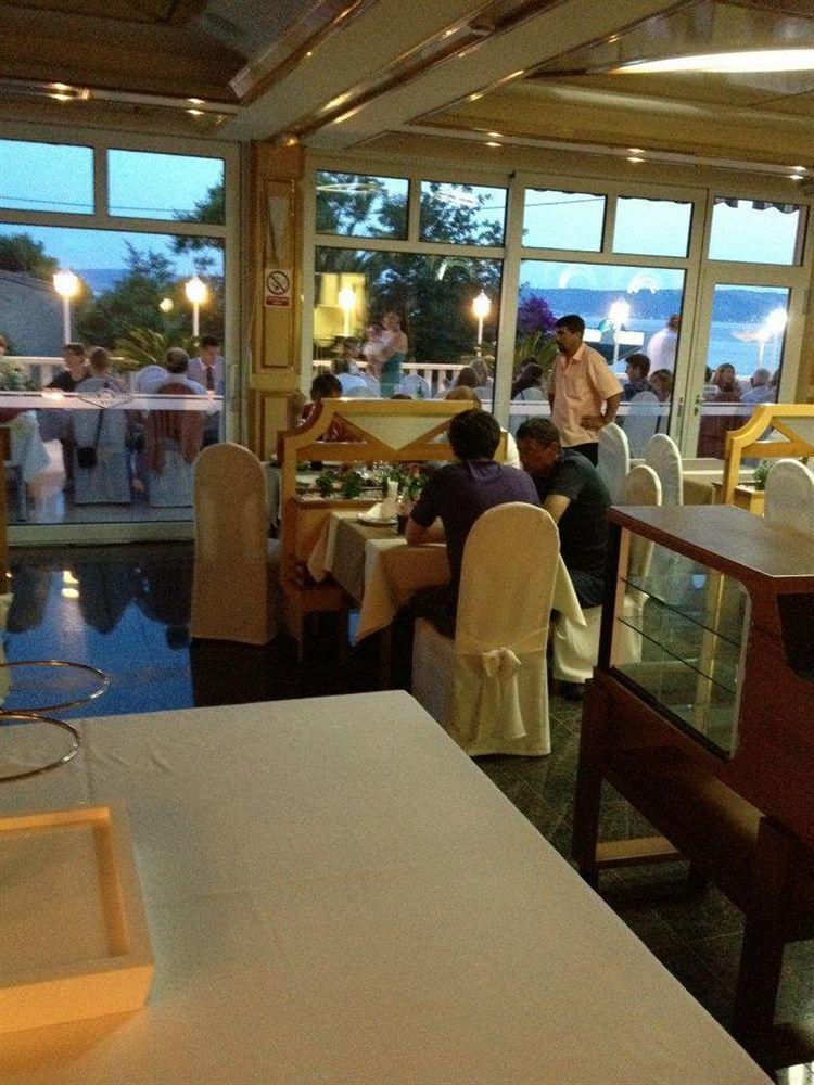 Hotel Riva Kastela With Swimming Pool المظهر الخارجي الصورة