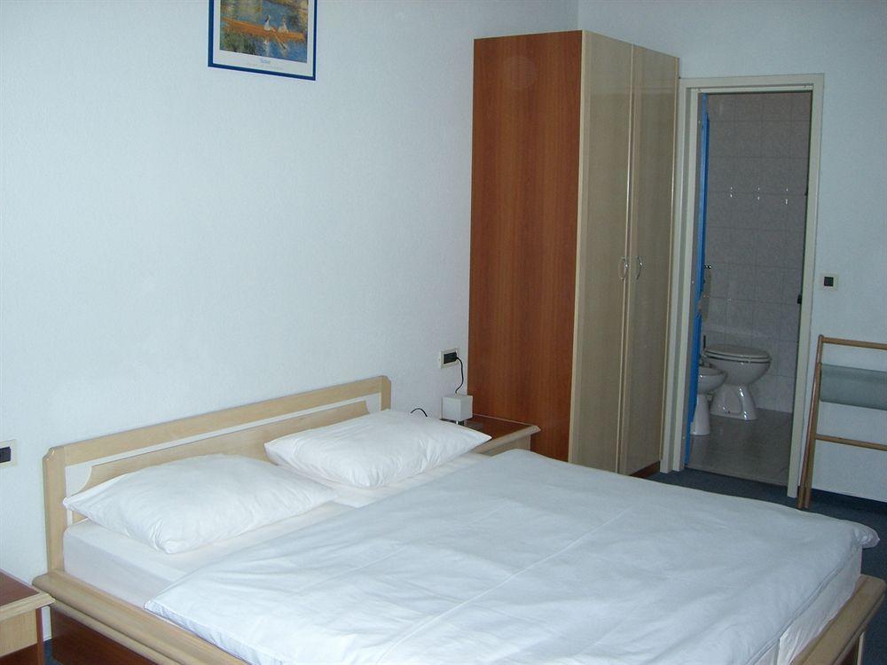 Hotel Riva Kastela With Swimming Pool المظهر الخارجي الصورة