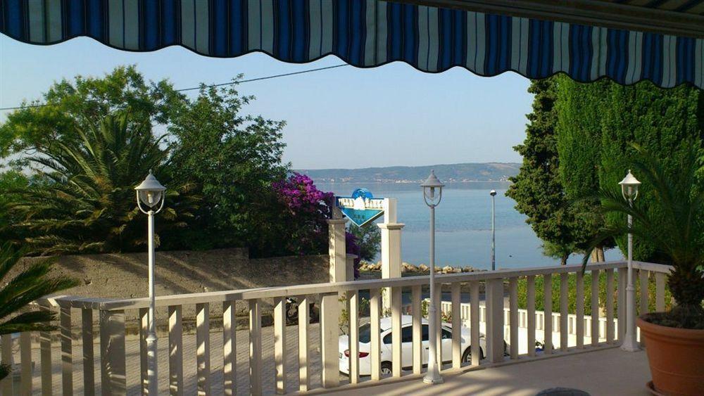 Hotel Riva Kastela With Swimming Pool المظهر الخارجي الصورة